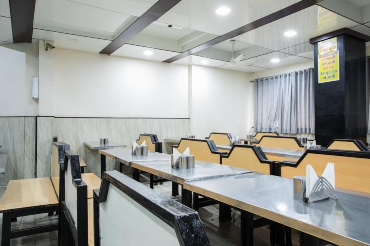Hotel Satyug Ujjain Ngoại thất bức ảnh