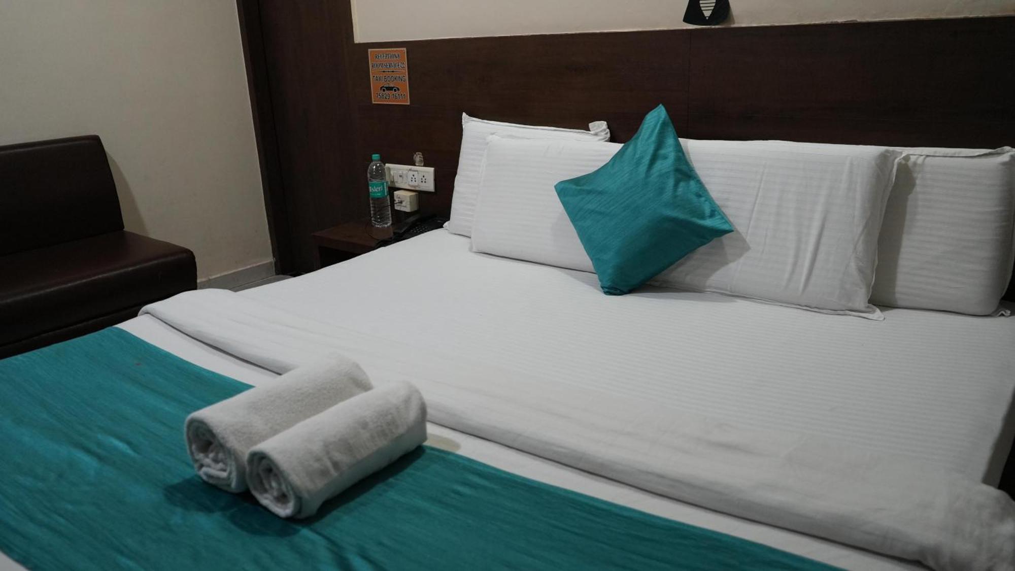 Hotel Satyug Ujjain Ngoại thất bức ảnh