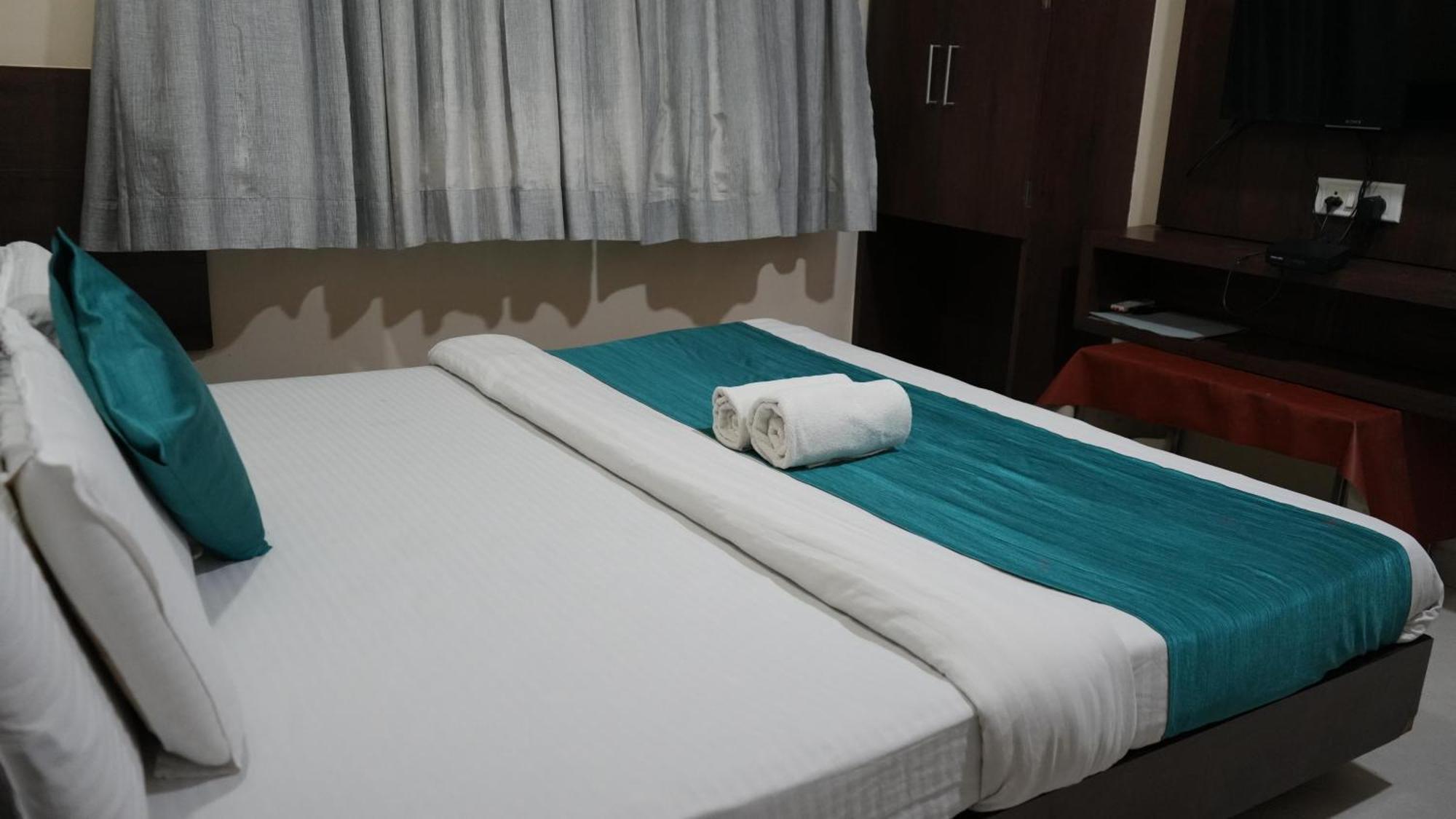 Hotel Satyug Ujjain Ngoại thất bức ảnh